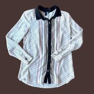 Victoria’s Secret 100% silk blush pink logo front button down blouse size small